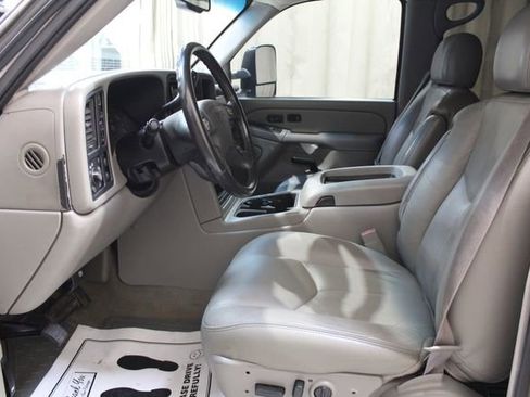 Used 2007 GMC Sierra 2500 SLT w/ Heavy-Duty Power Package image 16