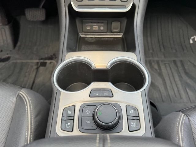Used 2020 GMC Terrain Denali w/ Denali Premium Package FWD image 16