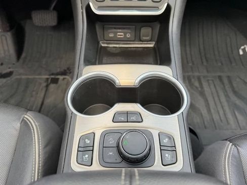 Used 2020 GMC Terrain Denali w/ Denali Premium Package FWD image 16
