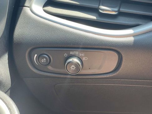 Used 2023 Chevrolet Malibu LT image 28