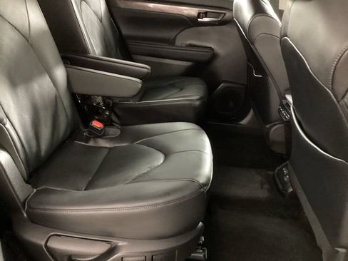 Used 2023 Toyota Highlander Platinum AWD/4WD image 24