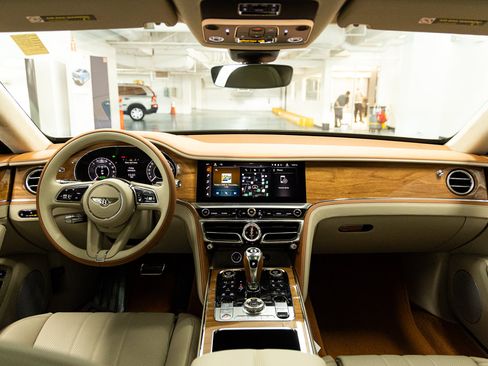 Used 2026 Bentley Flying Spur V8 AWD/4WD image 27