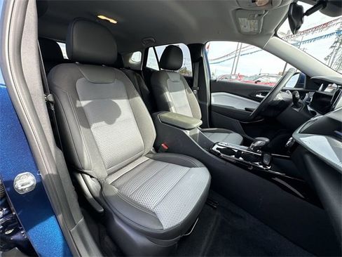 Certified 2024 Chevrolet Trax LT w/ LT Convenience Package image 25
