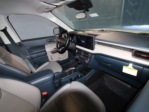 New 2026 Ford Maverick Lariat image 17