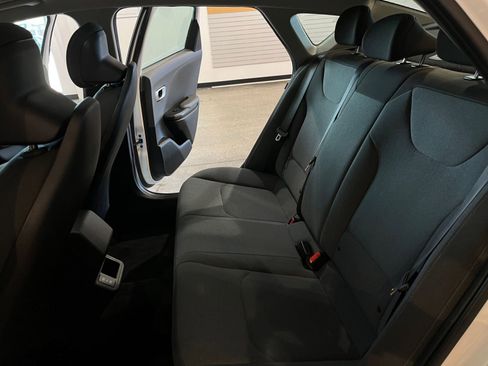 Used 2025 Kia K4 LXS image 38
