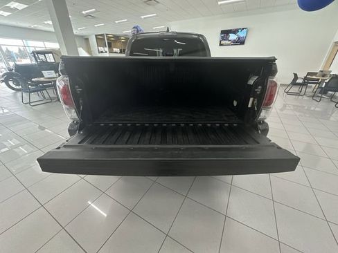 Used 2020 Toyota Tacoma TRD Sport image 27