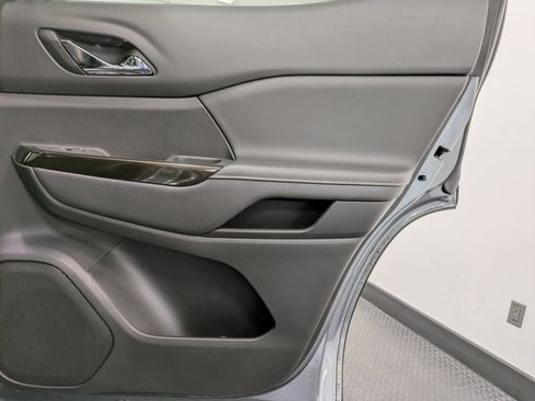 Used 2022 GMC Acadia AT4 w/ Technology Package image 24