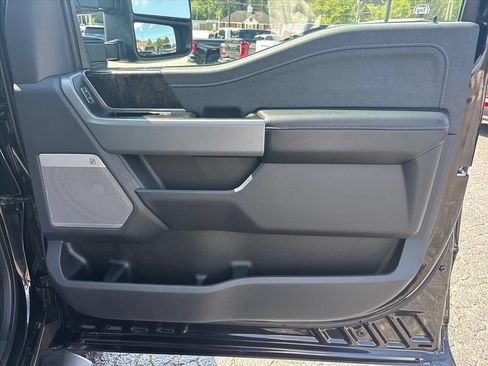 Used 2023 Ford F250 Lariat w/ Lariat Ultimate Package AWD/4WD image 15