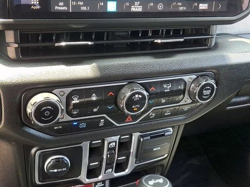 Used 2024 Jeep Wrangler Unlimited AWD/4WD image 15