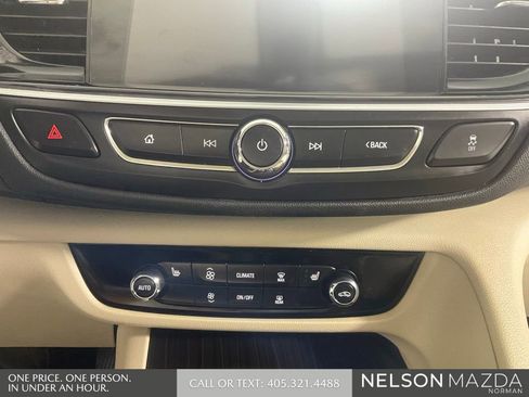 Used 2018 Buick Regal Essence w/ Driver Confidence Package #1 AWD/4WD image 36