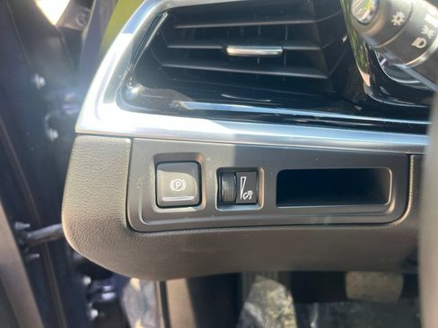 Certified 2025 Cadillac XT6 Premium Luxury AWD/4WD image 17