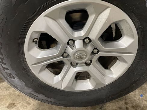 Used 2018 Toyota 4Runner SR5 AWD/4WD image 9