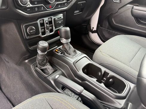 Used 2025 Jeep Gladiator Sport image 14