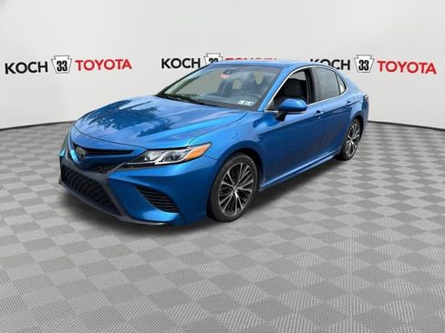 Used 2018 Toyota Camry SE w/ Moonroof Package FWD image 3