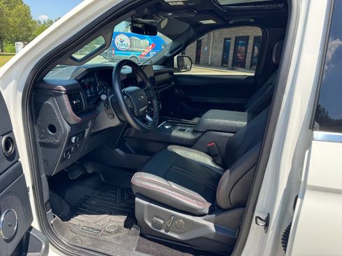 Used 2022 Ford Expedition Limited RWD image 12