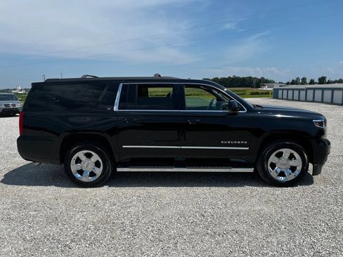 Used 2019 Chevrolet Suburban LT w/ LT Signature Package AWD/4WD image 2