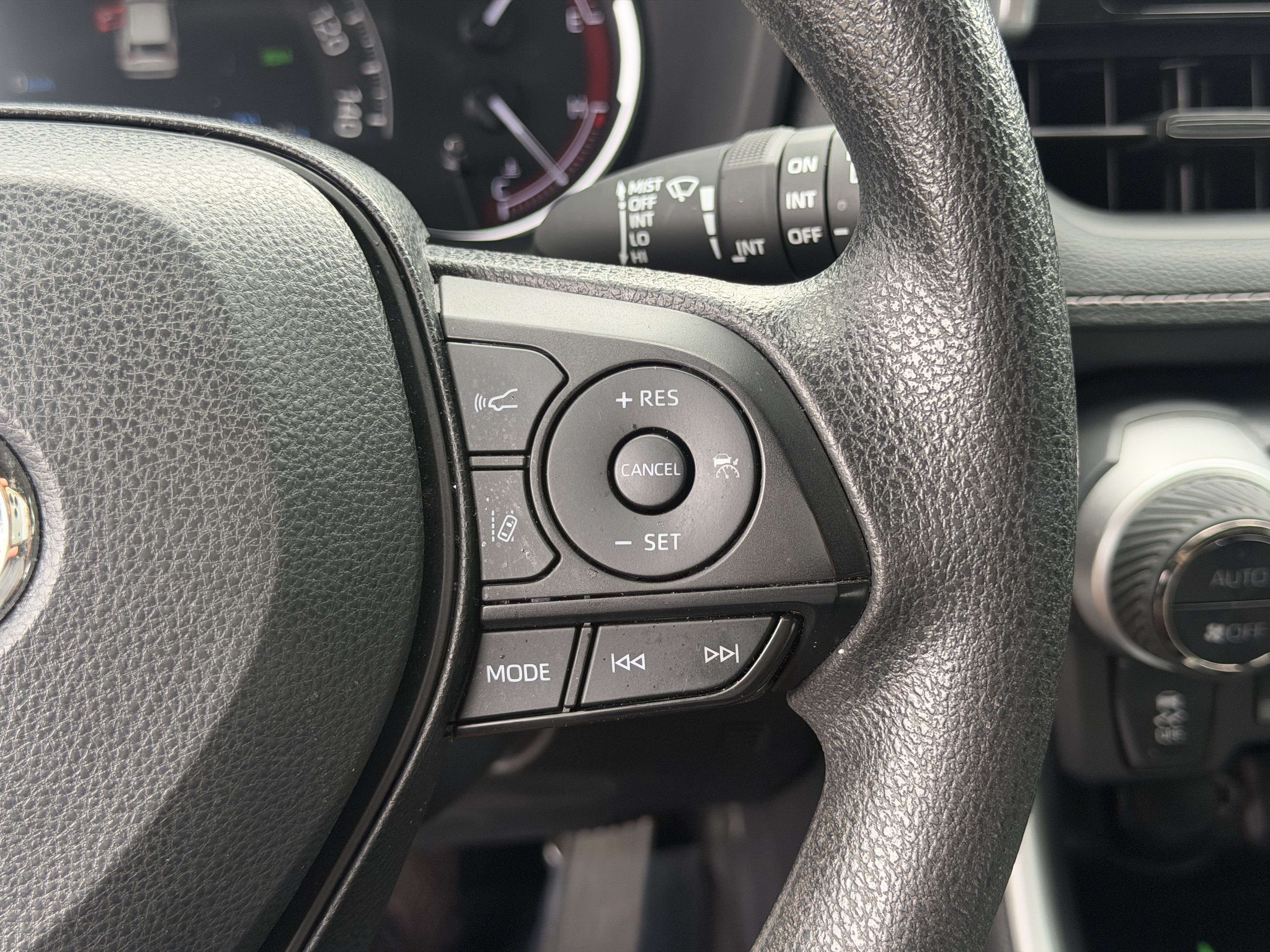 Used 2024 Toyota RAV4 XLE w/ Convenience Package FWD image 32