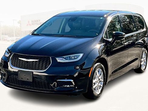 Used 2024 Chrysler Pacifica Touring-L image 1