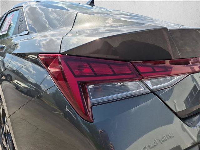 Used 2025 Hyundai Elantra SEL FWD image 27