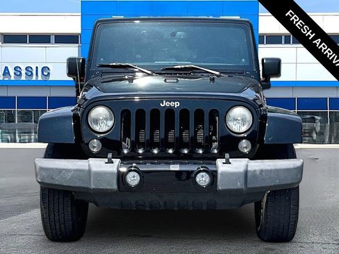 Used 2014 Jeep Wrangler Unlimited Sahara AWD/4WD image 16