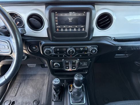 Used 2021 Jeep Wrangler Islander image 27