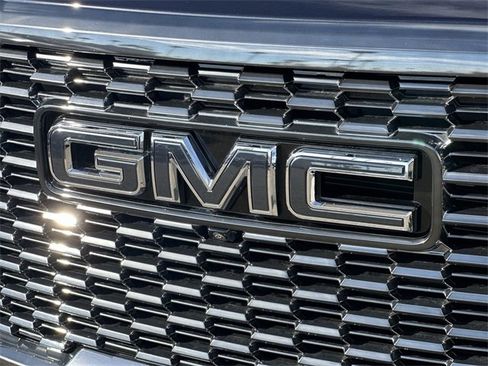 Used 2024 GMC Yukon Denali Ultimate image 31