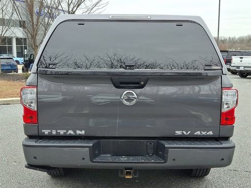 Used 2021 Nissan Titan SV w/ SV Convenience Package image 5