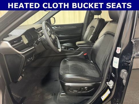 Used 2025 Jeep Grand Cherokee Altitude AWD/4WD image 14