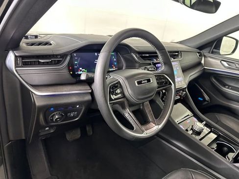 Used 2023 Jeep Grand Cherokee Overland image 13