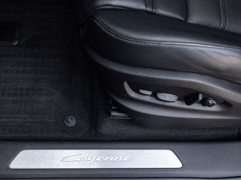 Certified 2024 Porsche Cayenne Coupe AWD/4WD image 22
