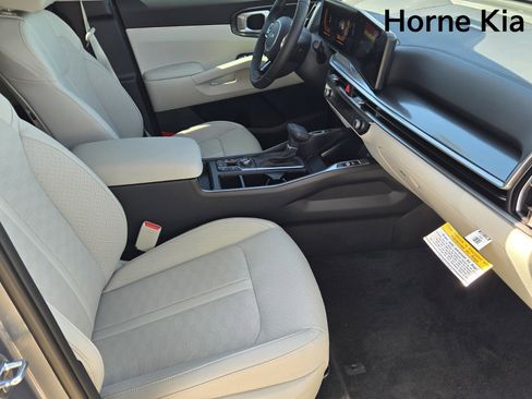 New 2025 Kia Sorento S image 8