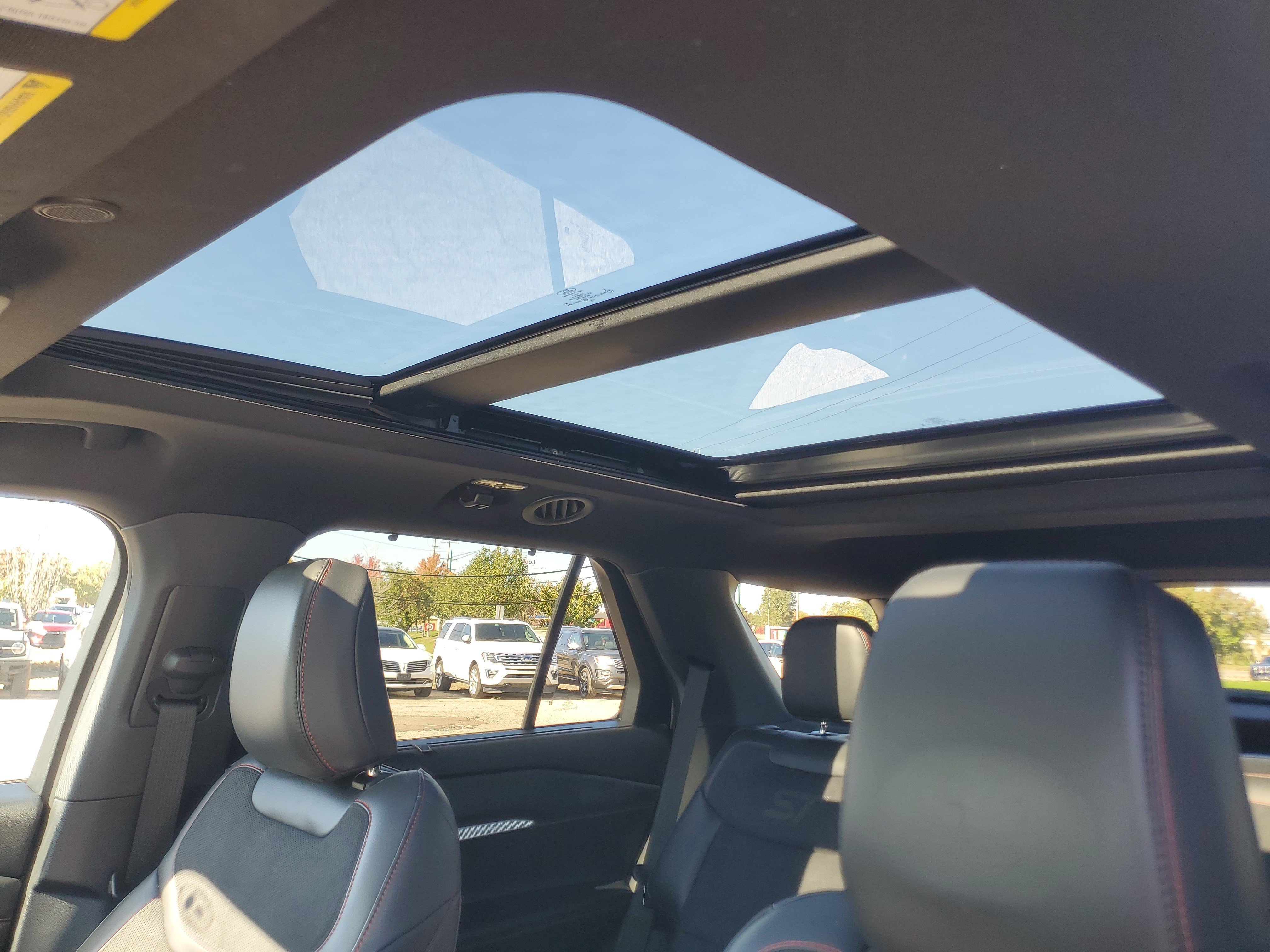 Used 2025 Ford Explorer ST AWD/4WD image 11