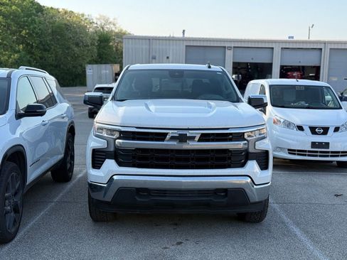 Used 2025 Chevrolet Silverado 1500 LT AWD/4WD image 2