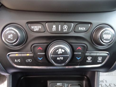 Used 2015 Jeep Cherokee 4WD Limited w/ Luxury Group w/ Luxury Group image 32