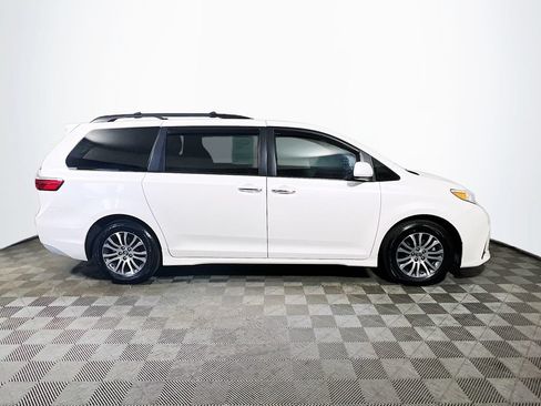 Certified 2018 Toyota Sienna XLE w/ XLE Navigation Package FWD image 8
