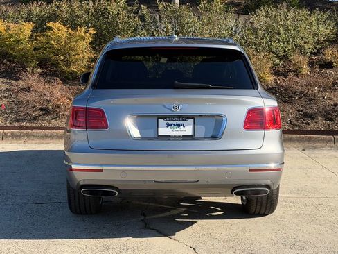 Used 2018 Bentley Bentayga image 8