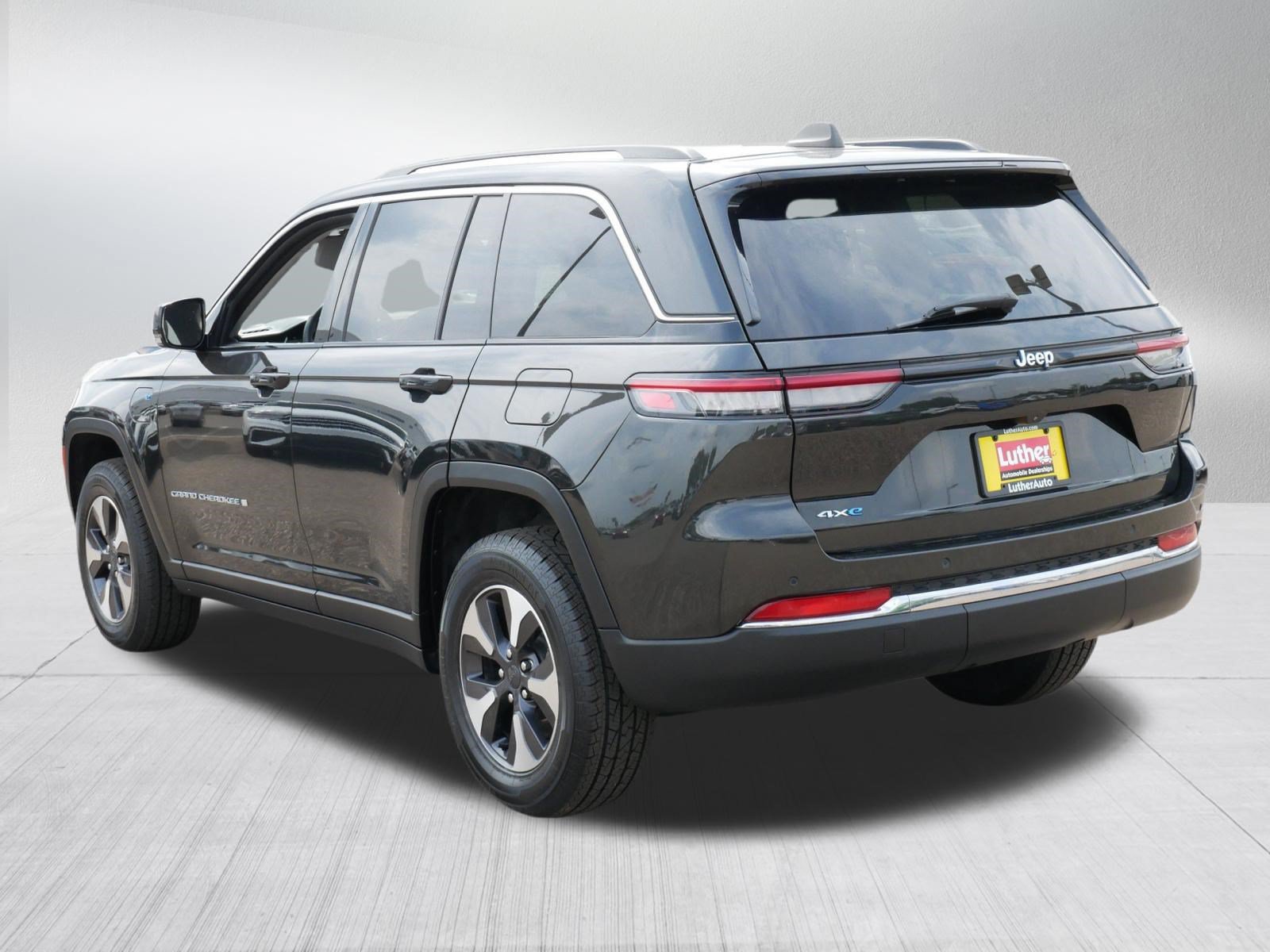Used 2023 Jeep Grand Cherokee 4WD 4xe image 5