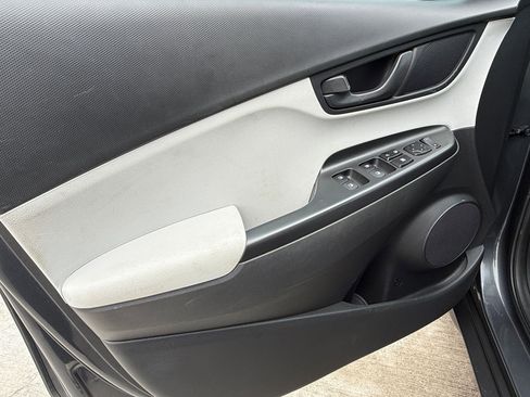 Used 2022 Hyundai Kona SE image 11