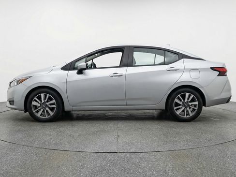 Used 2025 Nissan Versa SV image 5