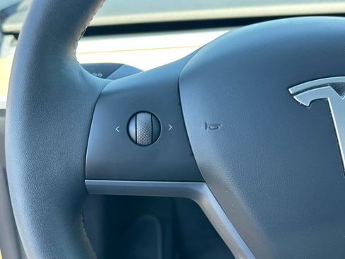 Used 2025 Tesla Model Y Performance AWD/4WD image 18