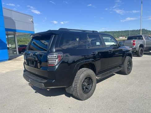 Used 2018 Toyota 4Runner TRD Off-Road Premium AWD/4WD image 5