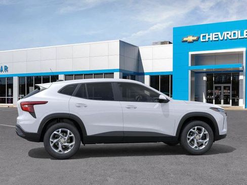 New 2026 Chevrolet Trax LS w/ LS Convenience Package FWD image 5