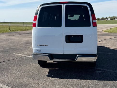 Used 2019 Chevrolet Express 3500 LT w/ LT Preferred Equipment Group RWD image 4
