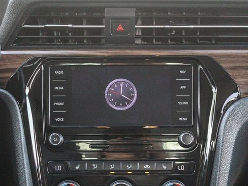 Used 2022 Volkswagen Passat 2.0T image 12