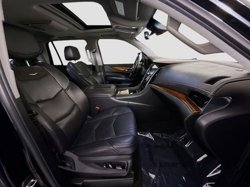Used 2018 Cadillac Escalade Luxury AWD/4WD image 28