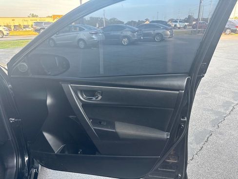 Used 2018 Toyota Corolla LE FWD image 16