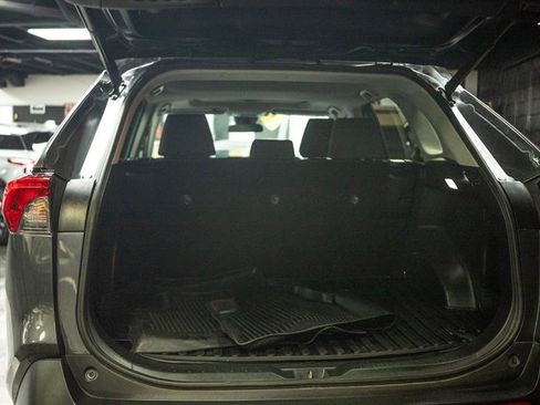 Used 2022 Toyota RAV4 XLE w/ Convenience Package FWD image 7