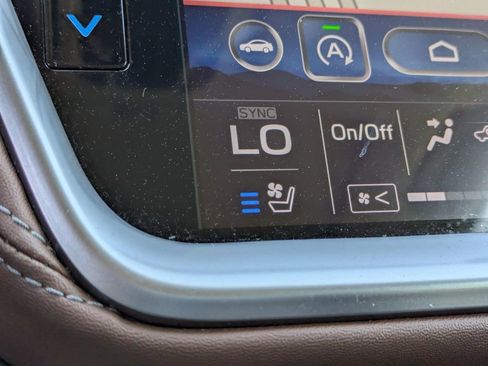 Used 2021 Subaru Outback Touring w/ Popular Package #2 image 27