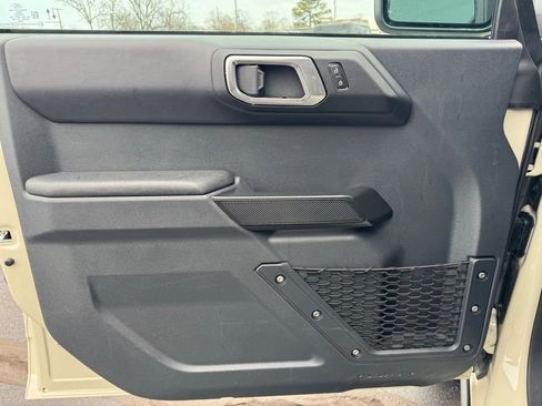 Used 2025 Ford Bronco Badlands image 2