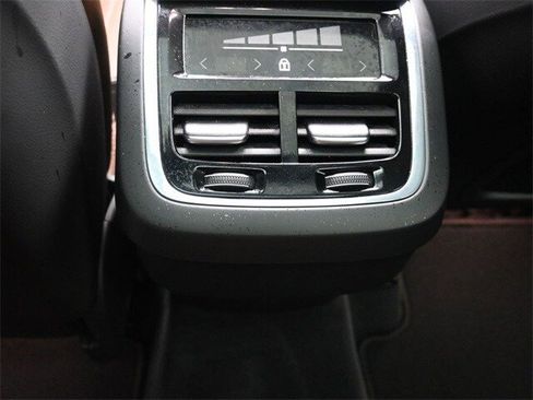 Certified 2023 Volvo XC60 B5 Ultimate w/ Protection Package Premier image 22